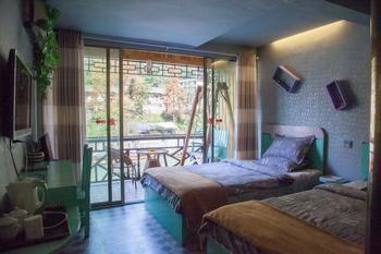 Fenghuang Lifetime True Love Hotel Exterior photo